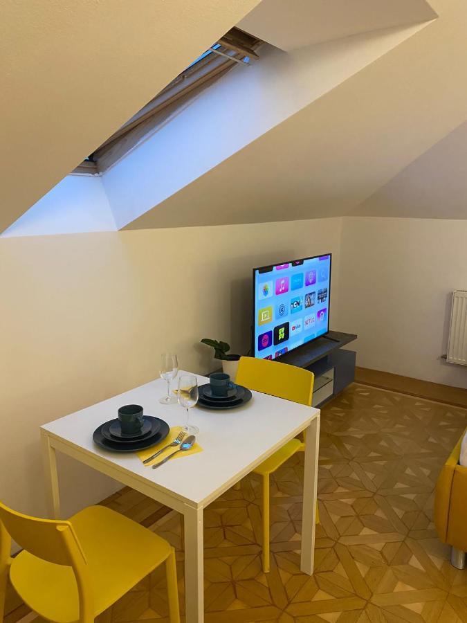 Small But Charming-Yellow Appartement 巴登 外观 照片