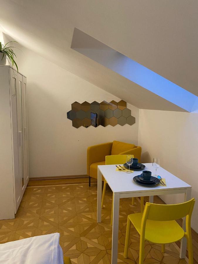 Small But Charming-Yellow Appartement 巴登 外观 照片