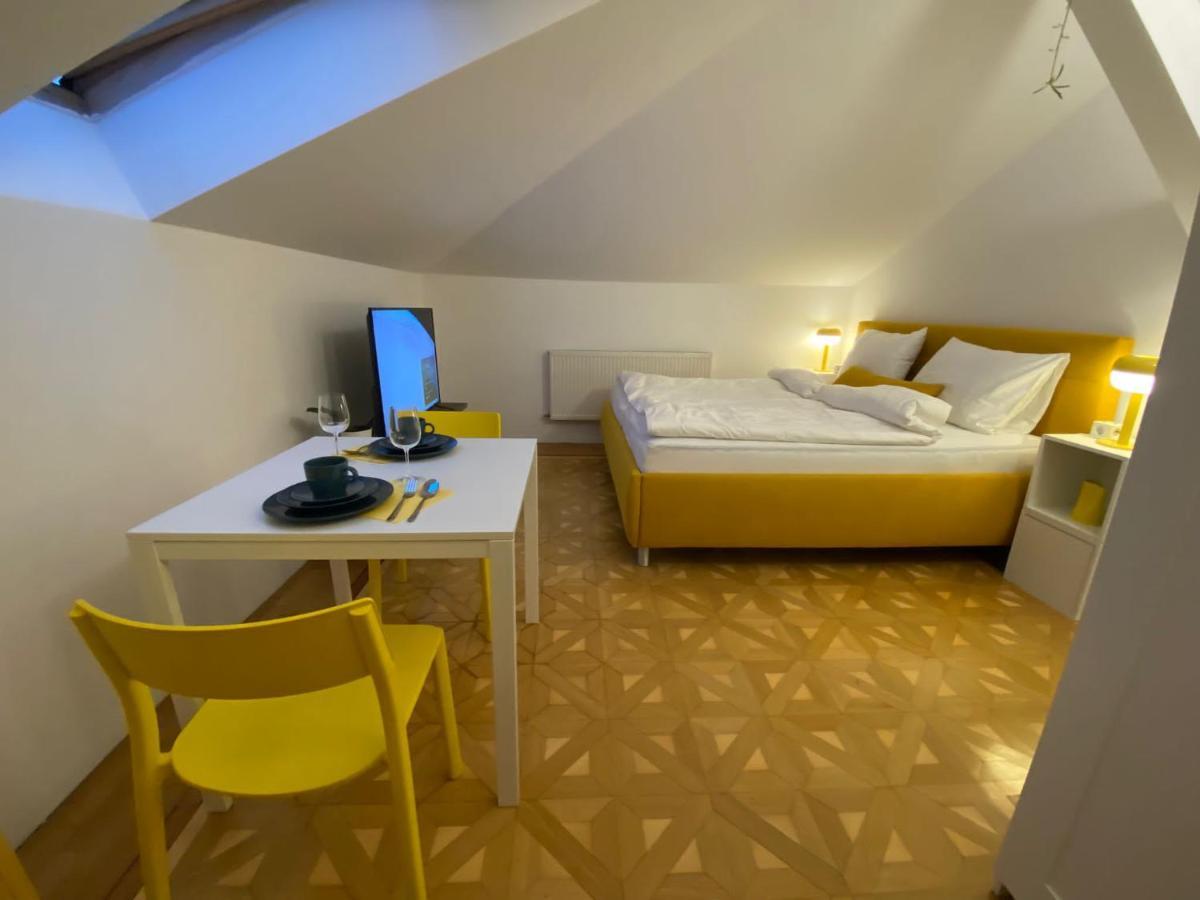 Small But Charming-Yellow Appartement 巴登 外观 照片