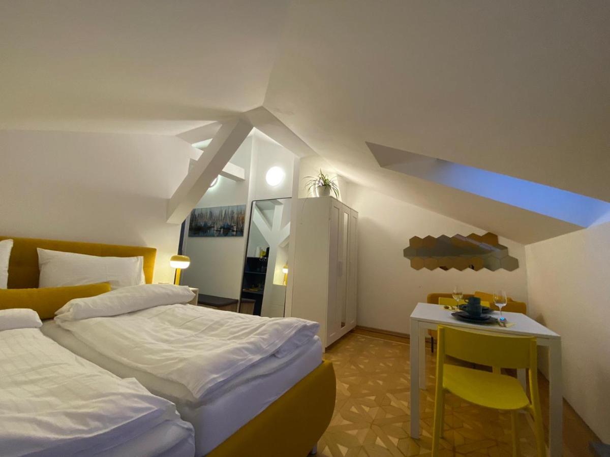 Small But Charming-Yellow Appartement 巴登 外观 照片