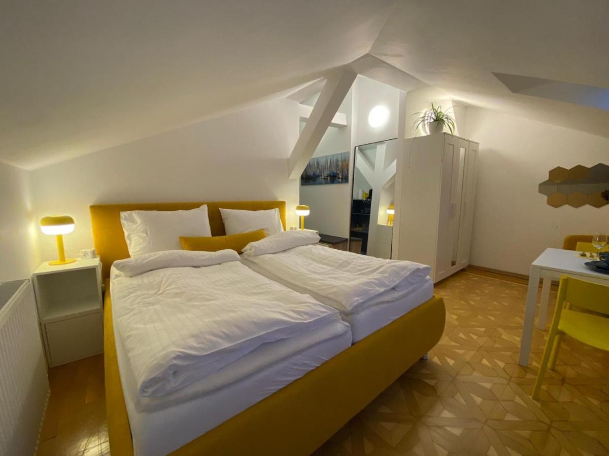 Small But Charming-Yellow Appartement 巴登 外观 照片