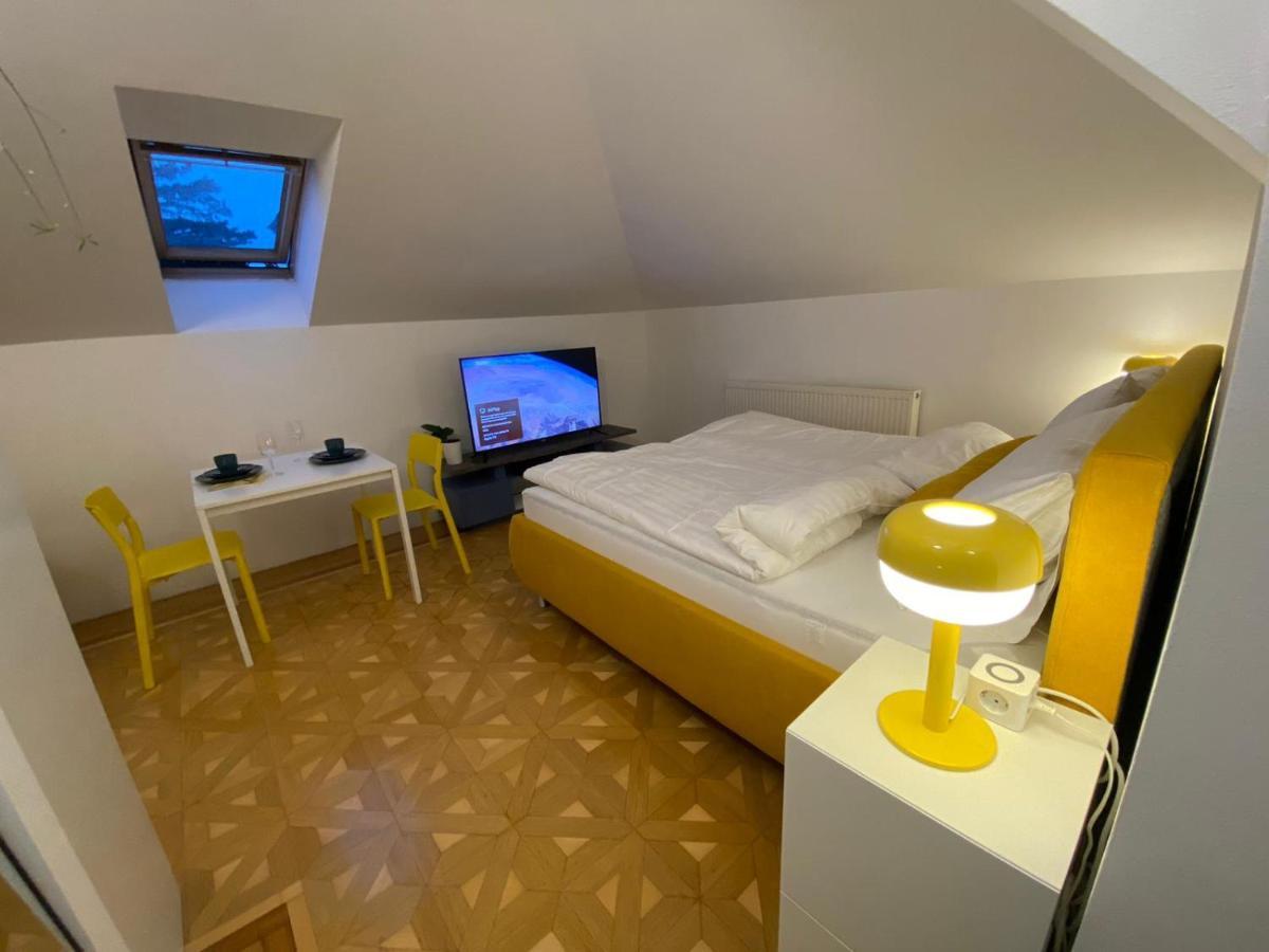 Small But Charming-Yellow Appartement 巴登 外观 照片