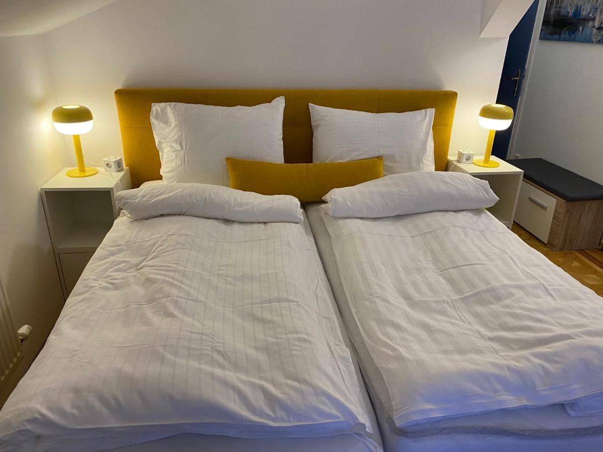 Small But Charming-Yellow Appartement 巴登 外观 照片